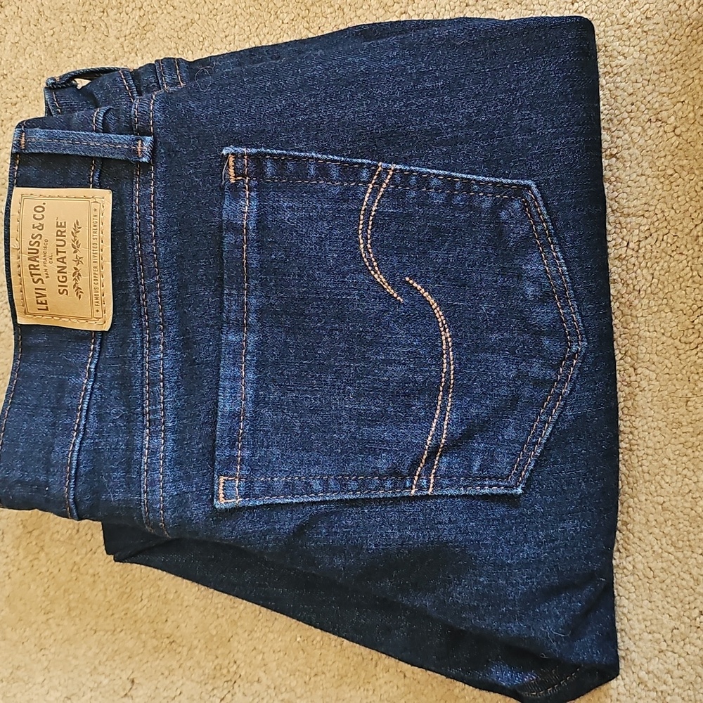 NWOT Levi Signature Size 6 Jeans
